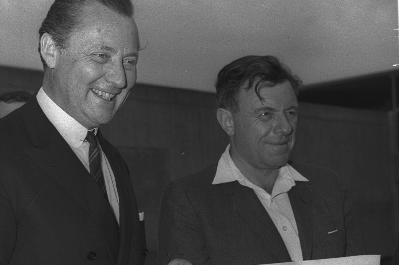 Axel Springer, założyciel niemieckiego wydawnictwa (po lewej), wywołuje alergię na prawicy.