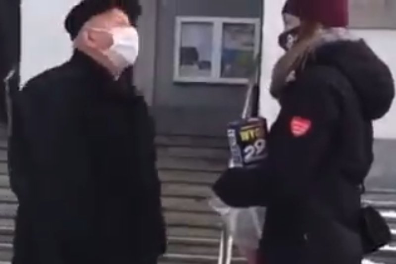 "Won stąd!". Szokujące nagranie z księdzem, który wypędza wolontariuszki WOŚP spod kościoła w Krakowie