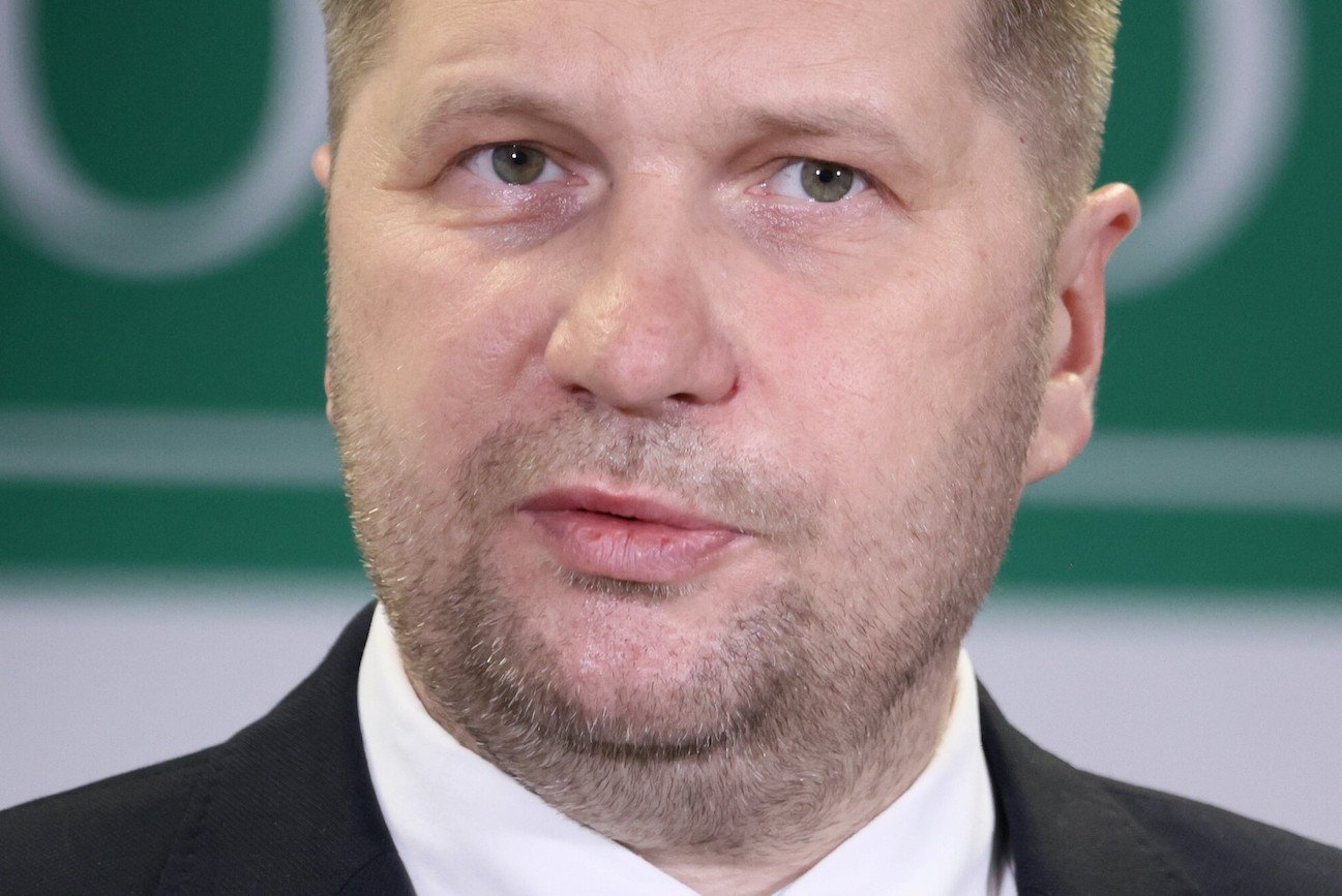 Przemysław Czarnek, minister edukacji w rządzie PiS, jest oburzony bezprzymiotnikową toaletą w warszawskim liceum.