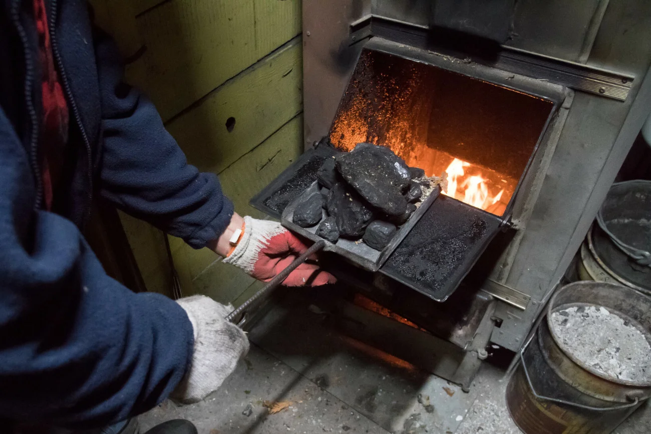 Polacy niedługo będą mieli zakaz używania węgla. Jest harmonogram działań na ten rok Zbliża się całkowity zakaz palenia węglem w Polsce