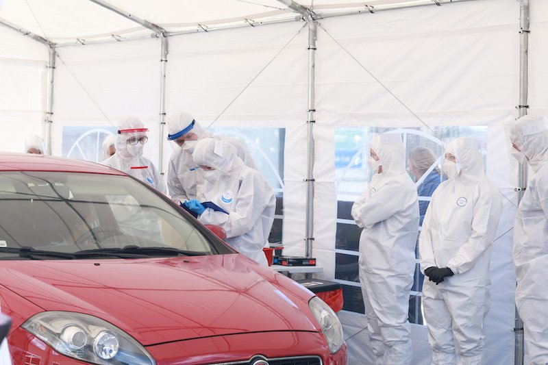 Test na koronowirusa w Gdańsku można teraz wykonać bez wychodzenia z samochodu.