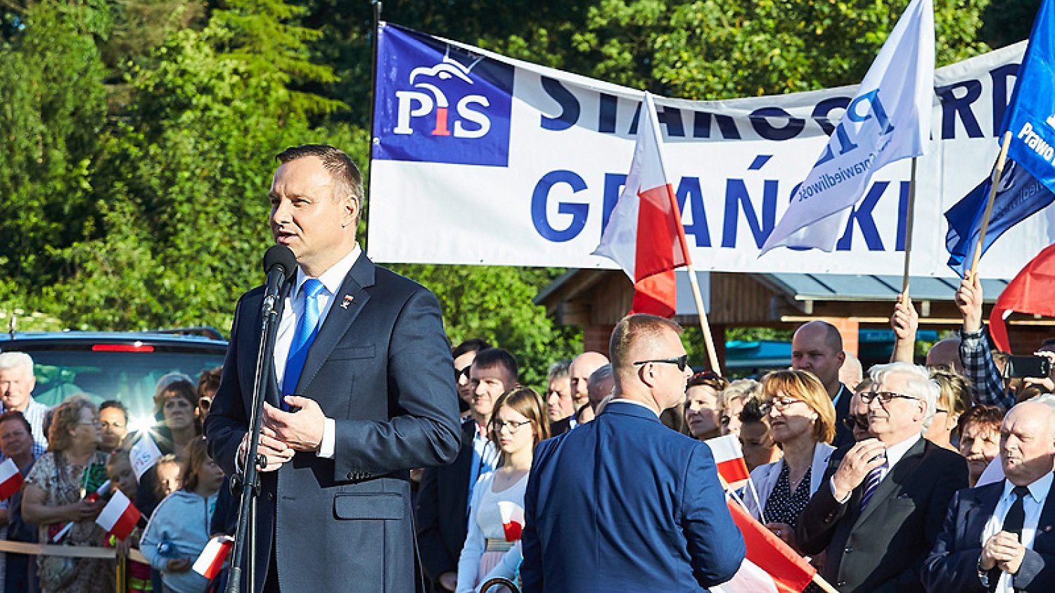 Prezydent Andrzej Duda podczas wiecu PiS w Nowym Dworze Gdańskim oznajmił, iż uważa konstytucję za "przejściową".