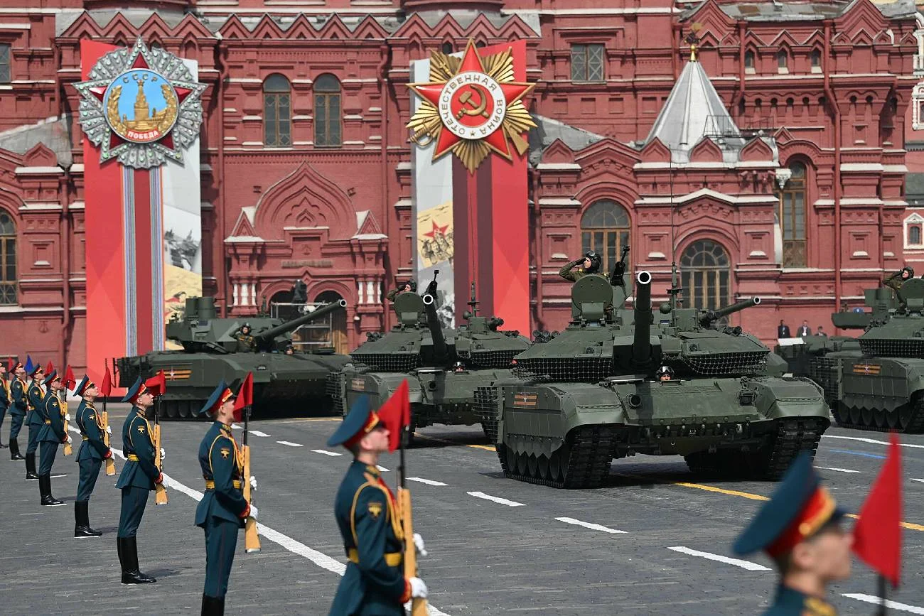 Rosyjska armia na Placu Czerwonym w Moskwie zamierza pochwalić się nowoczesnymi czołgami T-90M i T-14 Armata. Rosyjska armia na Placu Czerwonym w Moskwie zamierza pochwalić się nowoczesnymi czołgami T-90M i T-14 Armata.