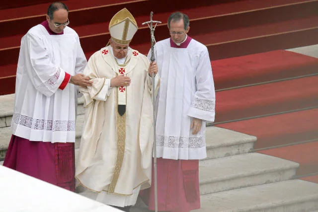 Bojownicy Państwa Islamskiego niewątpliwie pragną głowy Papieża Franciszka.