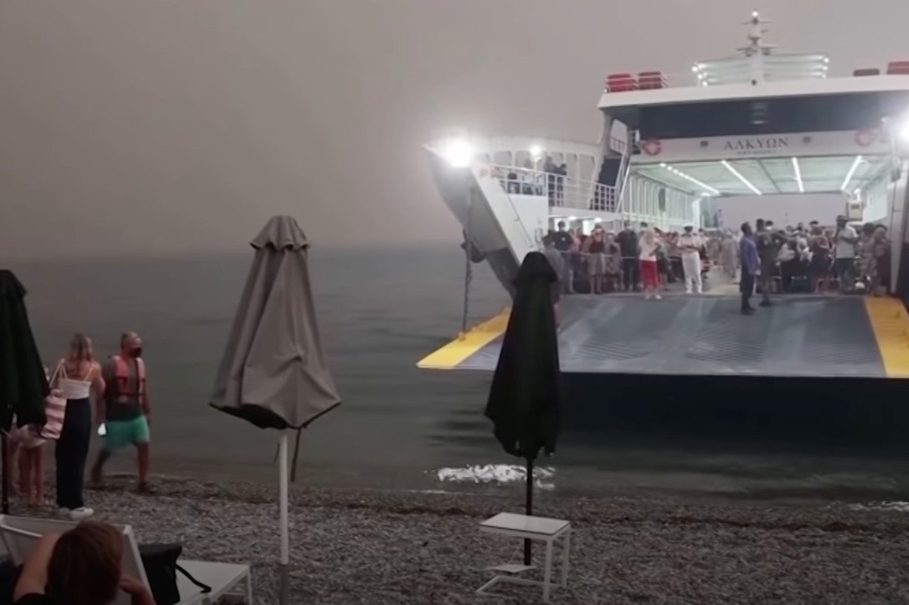 Pożary na greckiej wyspie Eubea (Evia), ewakuowano ponad 2 tys. osób.