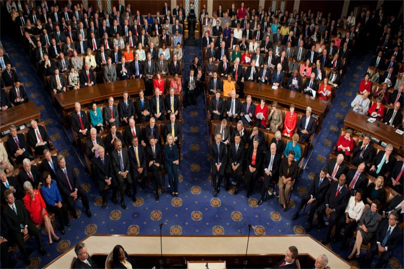 Po uchwaleniu przez Kongres ustawy "JUST", trafi ona na biurko prezydenta Trumpa. Dopiero po jego podpisie, ustawa wejdzie w życie.