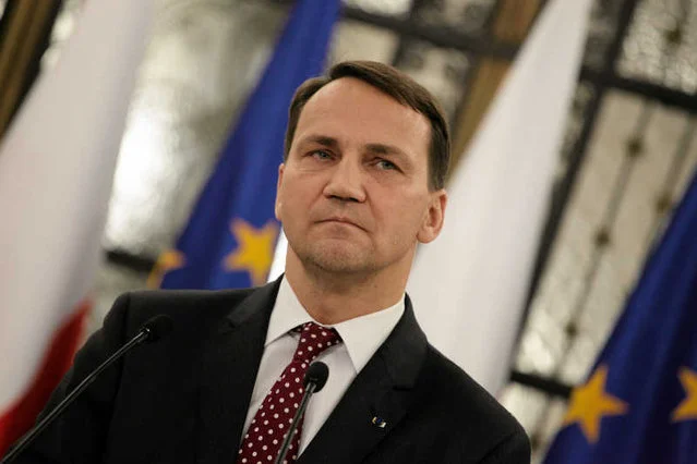 Radosław Sikorski zastanawia się, czy koncern Axel Springer ośmieliłby się opublikować zdjęcie ciężko rannej dziewczynki w Niemczech