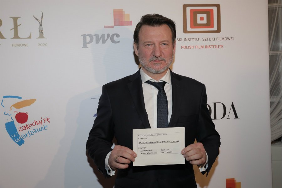Roberta Więckiewicza pominięto podczas tegorocznej gali Orłów. Na domiar złego okazało się, że dla aktora zabrakło statuetki.