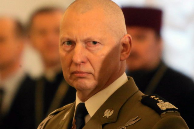 Generał Różański ma wątpliwości, czy żołnierze WOT będą potrafili obsługiwać nowoczesne systemy uzbrojenia.