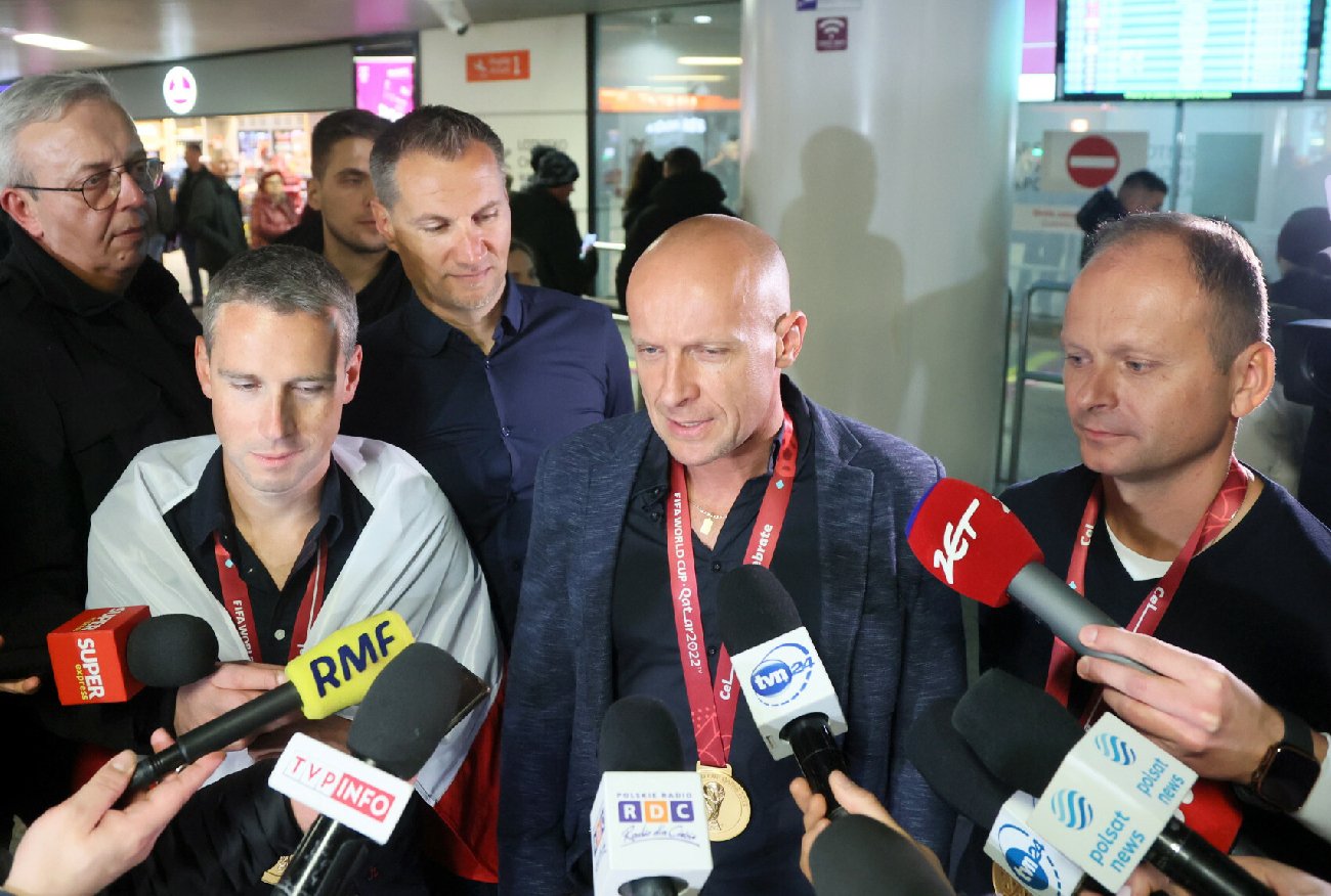 "No i dostaliśmy finał". Tak powitali Marciniaka w Warszawie.