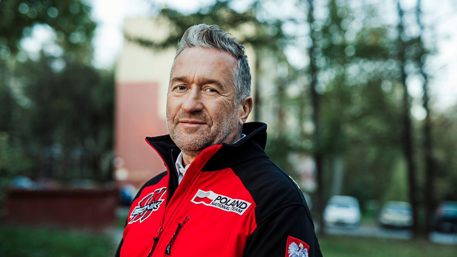 Rafał Sonik mówi, że kask co najmniej trzy razy uratował mu życie. Rafał Sonik mówi, że kask co najmniej trzy razy uratował mu życie.