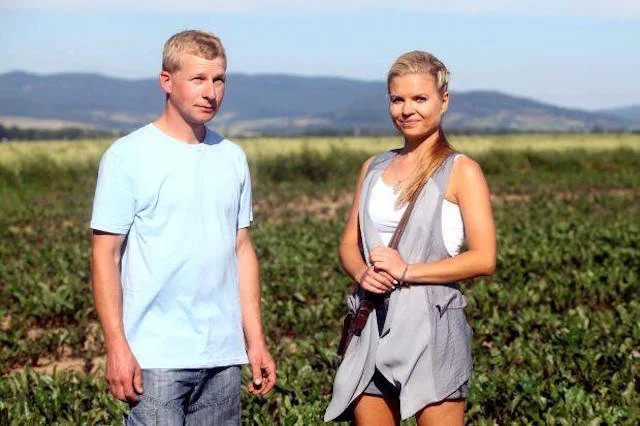 Prowadząca program Marta Manowska i Grzegorz - uczestnik Rolnik Szuka Żony