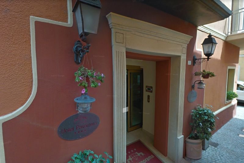 Z okna tego hotelu w sardyńskiej Olbii wyskoczyła 39-letnia Polka.