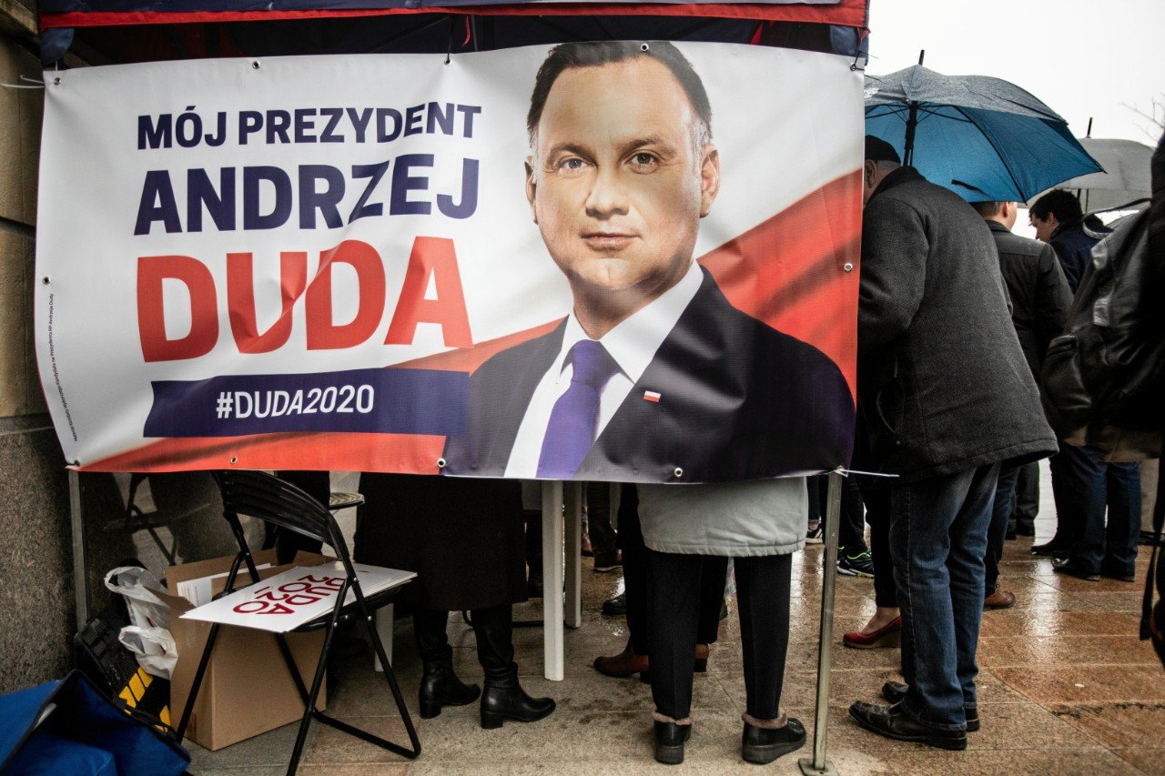 Kandydaci w wyborach prezydenckich zbierali podpisy, ale tylko na wybory, które odbyłyby się 10 maja.