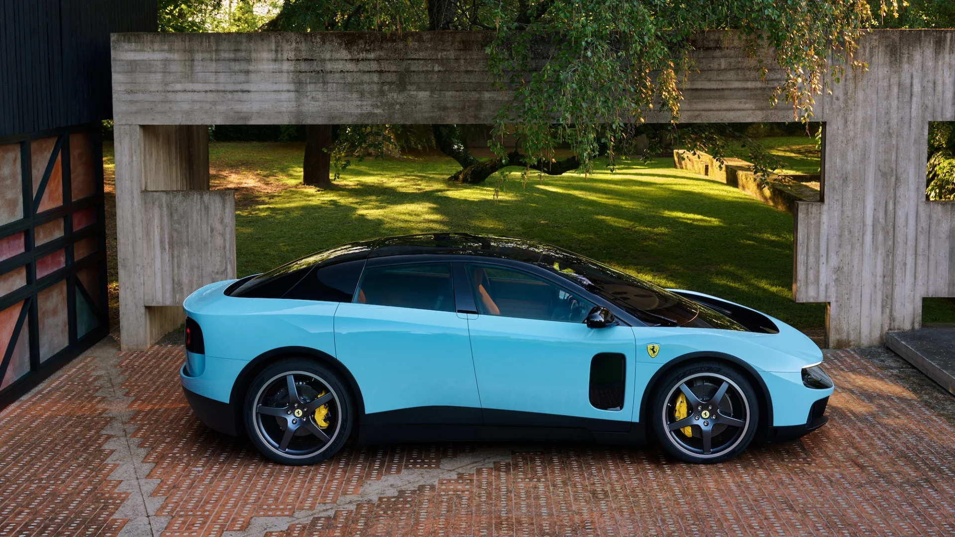 Ferrari pokazało elektryka i od razu wybuchła awantura. "Piekło właśnie zamarzło" Ferrari Luce 2027