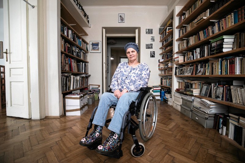 Janina Ochojska, szefowa PAH, debiutuje w polityce - za nią pierwsze dni w europarlamencie.