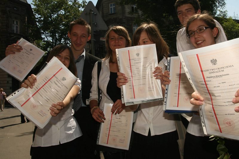 Opłata za świadectwo? To rzeczywistość w wielu polskich szkołach