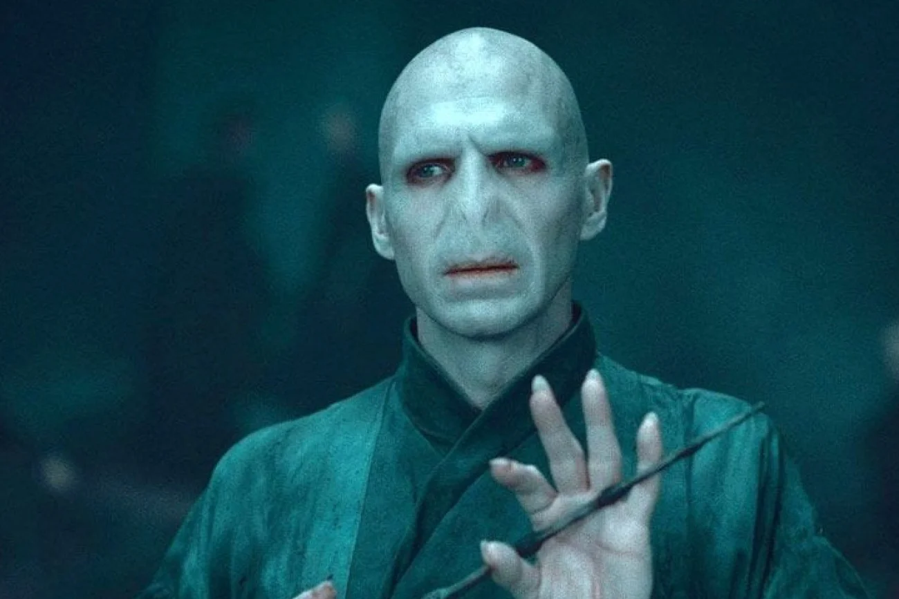 Ralph Fiennes jako Voldemort w filmie "Harry Potter i Insygnia Śmierci: Część 2".