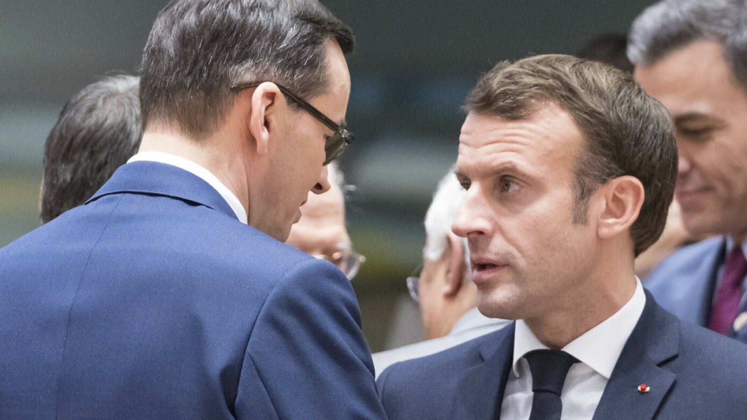 Emmanuel Macron stwierdził, że Mateusz Morawiecki, "ingeruje we francuską kampanię wyborczą".