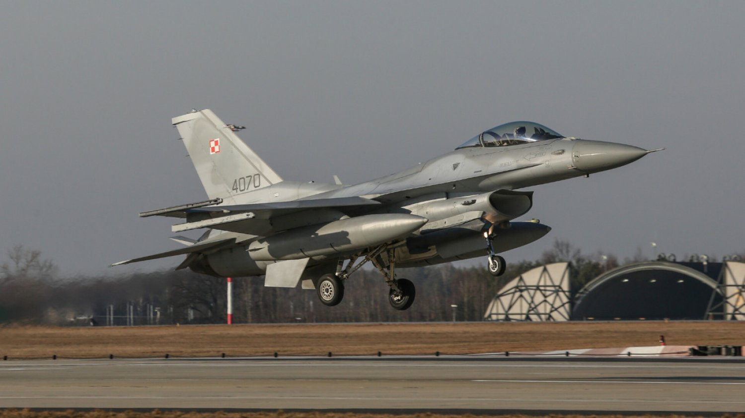 Zmasowany atak Rosji na Ukrainę. Polskie wojsko poderwało myśliwce NATO Rosja wystrzeliła rakiety dalekiego zasięgu. Polska poderwała myśliwce NATO