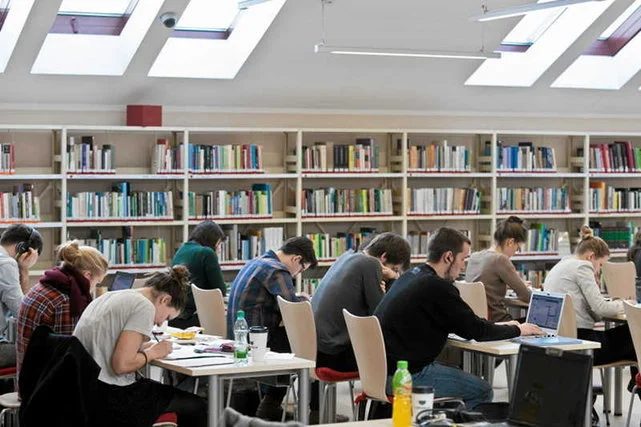Studenci chcą, żeby obrona pracy dyplomowej była tylko formalnością