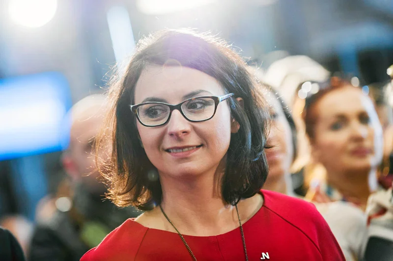 Według "Faktu" Kamila Gasiuk-Pihowicz miała rozważać transfer z Nowoczesnej do Platformy Obywatelskiej. Posłanka zaprzecza tym rewelacjom.