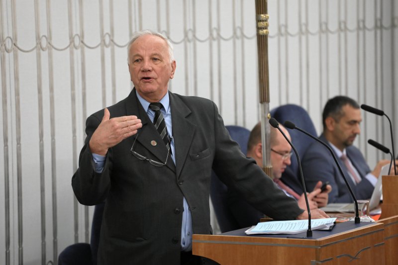 Jan Rulewski zgłosił dwie poprawki do nowej wersji 500+.