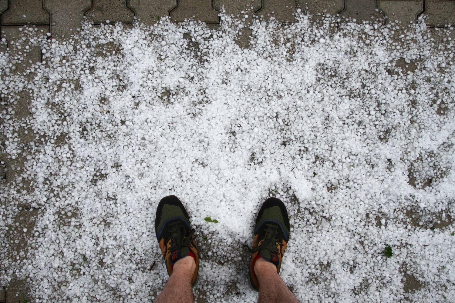 W Krakowie doszło do komunikacyjnego paraliżu. Spadł grad wielkości jajek.