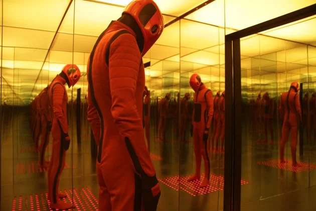 Kadr z filmu s-f Panosa Cosmatosa "Beyond the Black Rainbow". Totalny mindfuck.
