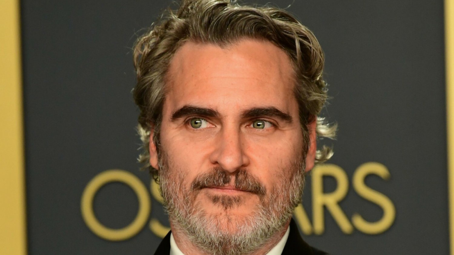 Joaquin Phoenix jako Napoleon Bonaparte na planie filmu "Napoleon".