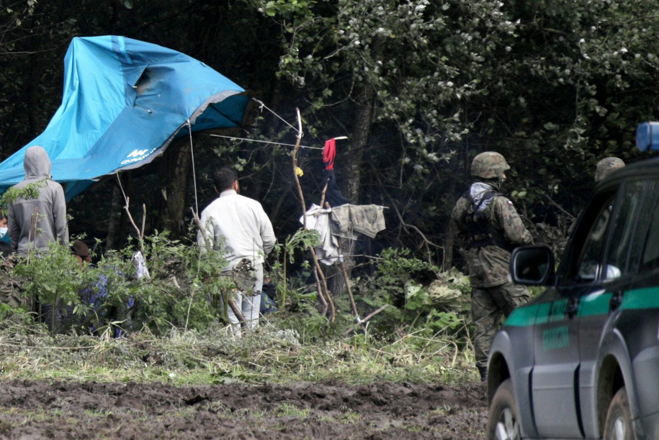 Adam Wajrak dosadnie podsumował działania rządu PiS w kontekście kryzysu migracyjnego na granicy z Białorusią.
