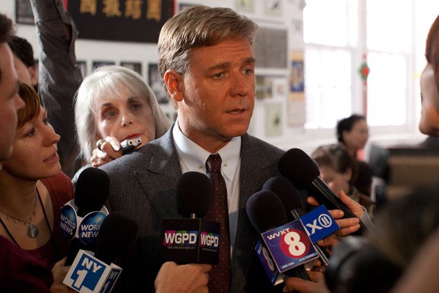 Russell Crowe jako burmistrz Nicholas Hostetler