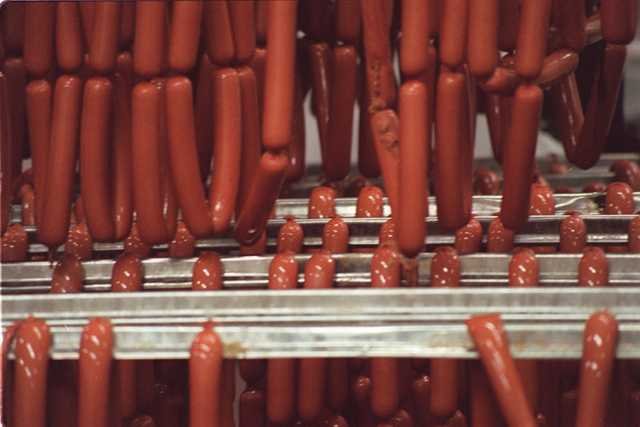 Parówki w zakładach mięsnych w Rawie Mazowieckiej