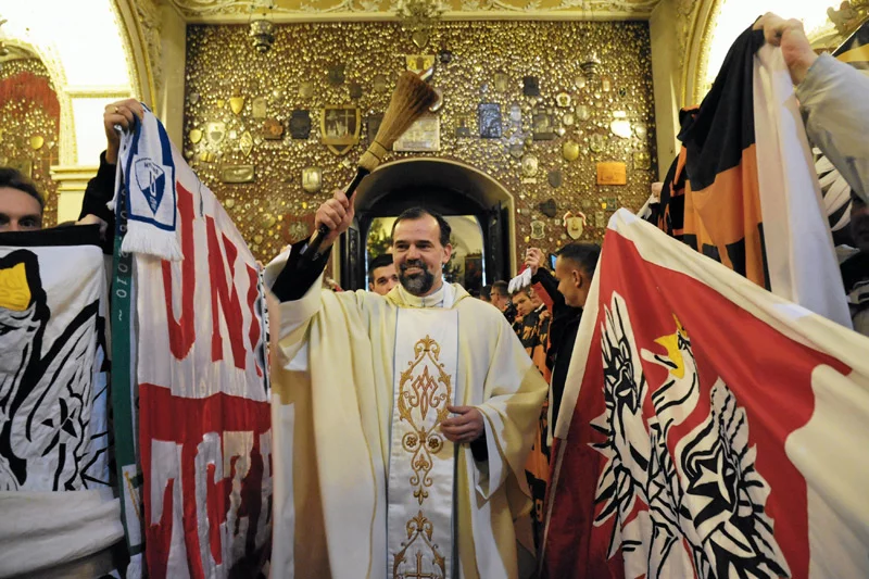 Episkopat sprowadza na ziemię tych, którzy myśleli, że prawdziwymi Polakami mogą być tylko katolicy.