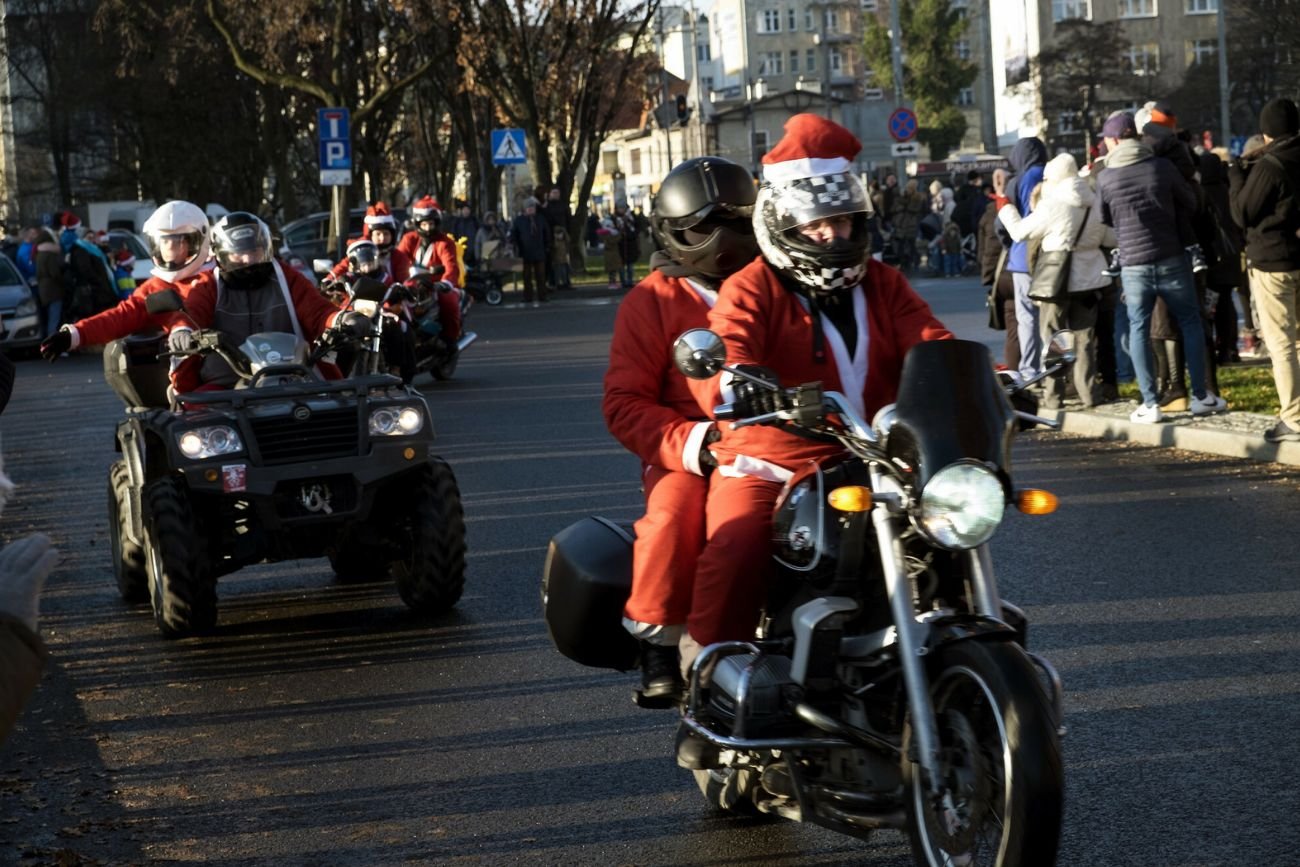 Mikołaje na motocyklach przejechały przez Trójmiasto. Wypadek na trasie.