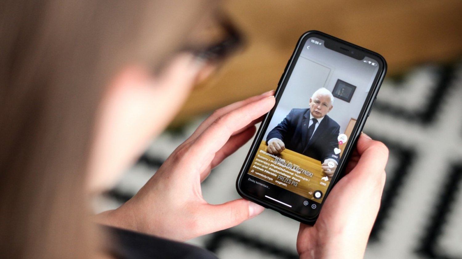 Jarosław Kaczyński na TikToku. Prezes PiS nie ma własnego konta, ale okazjonalnie pojawia się w filmikach innych polityków Prawa i Sprawiedliwości. Jarosław Kaczyński na TikToku. Prezes PiS nie ma własnego konta, ale okazjonalnie pojawia się w filmikach innych polityków Prawa i Sprawiedliwości.