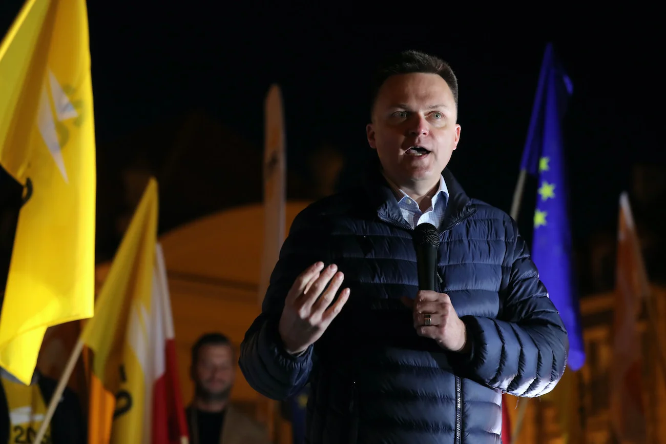 Szymon Hołownia podczas manifestacji proeuropejskiej w Białymstoku (10.10.2021).