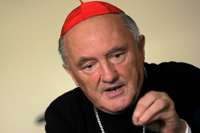 Czy wiece PiS mają charakter religijny? Biskupi nie wiedzą.