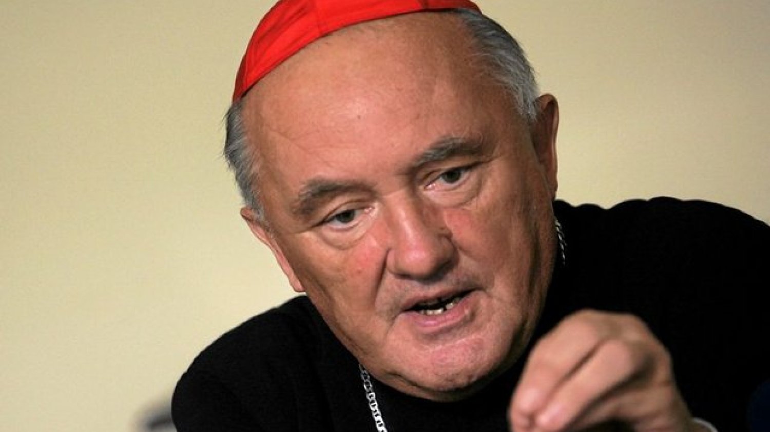 Czy wiece PiS mają charakter religijny? Biskupi nie wiedzą.