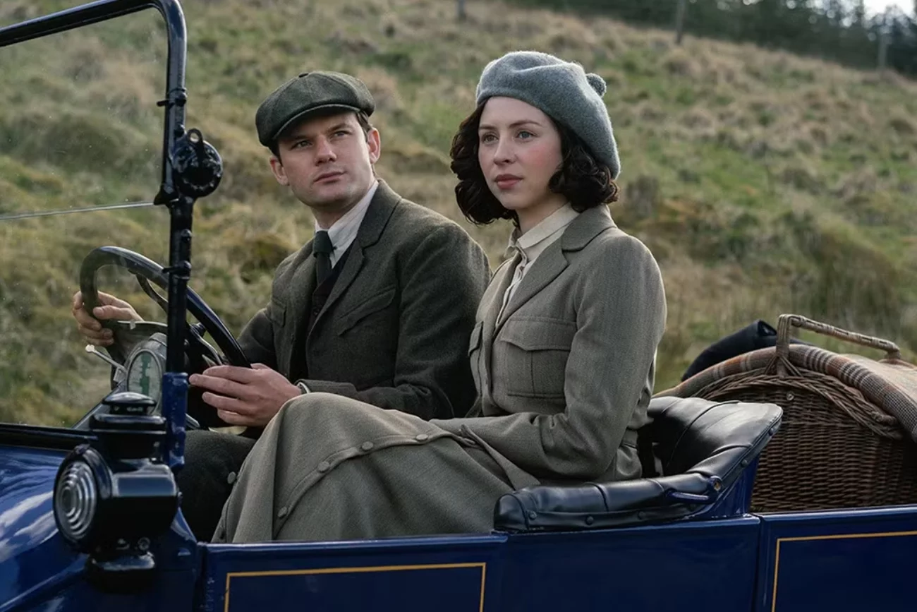 Jeremy Irvine i Hermione Corfield w serialu "Outlander: Blood of My Blood"