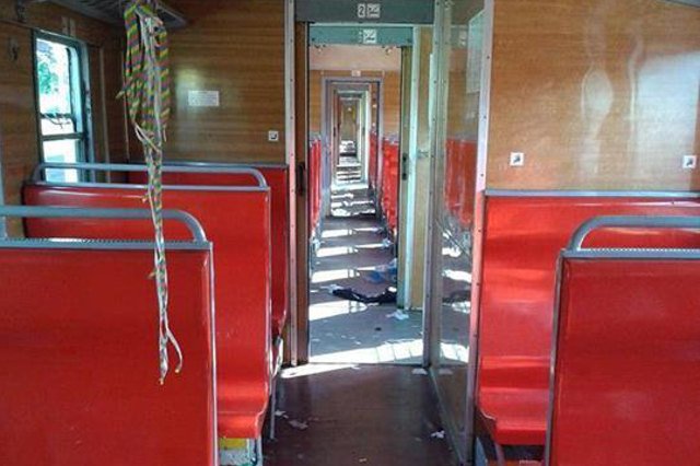 Zdjęcie zaśmieconego pociągu podchwycił na Facebooku Ruch Narodowy