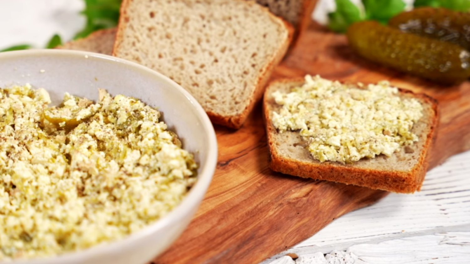 Przepis na pyszną pastę z tofu. Idealna do urozmaicenia domowych kanapek