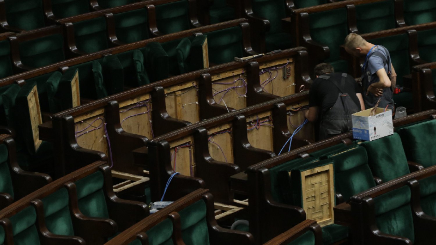 Demontowanie starego systemu do głosowania było niepotrzebne. Trzeba zamontować go z powrotem, bo nowy... nie działa.