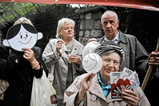 4 czerwca 2012 r., Gdańsk. Manifestacja środowisk związanych z "Gazetą Polską" przeciwko Lechowi Wałęsie