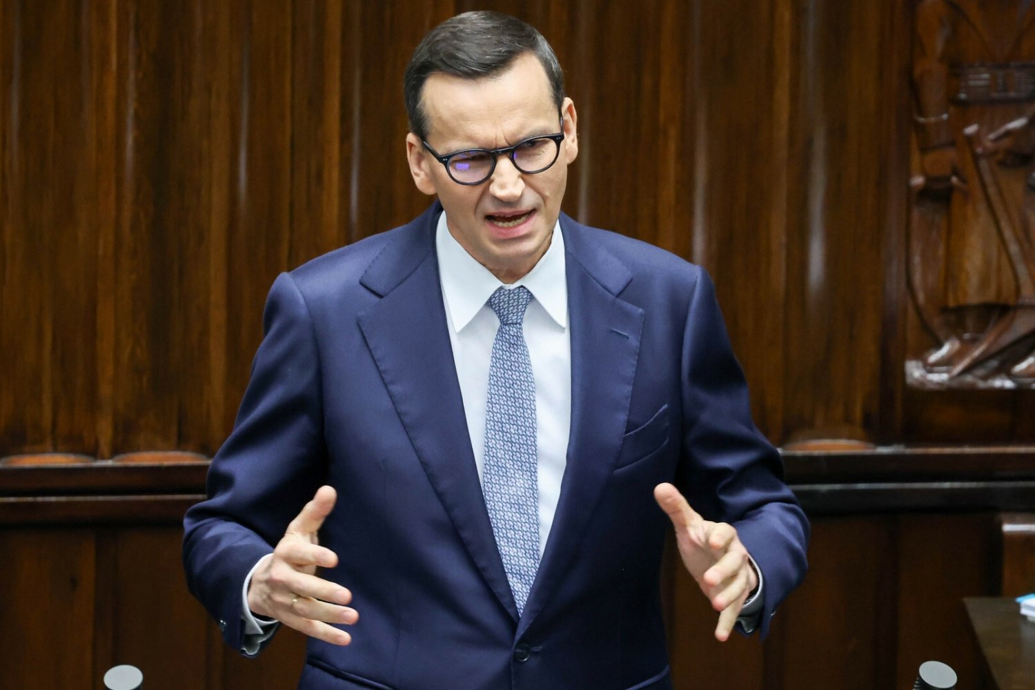 Trwa przepychanka słowna między Morawieckim a Hołownią. Mają się spotkać.