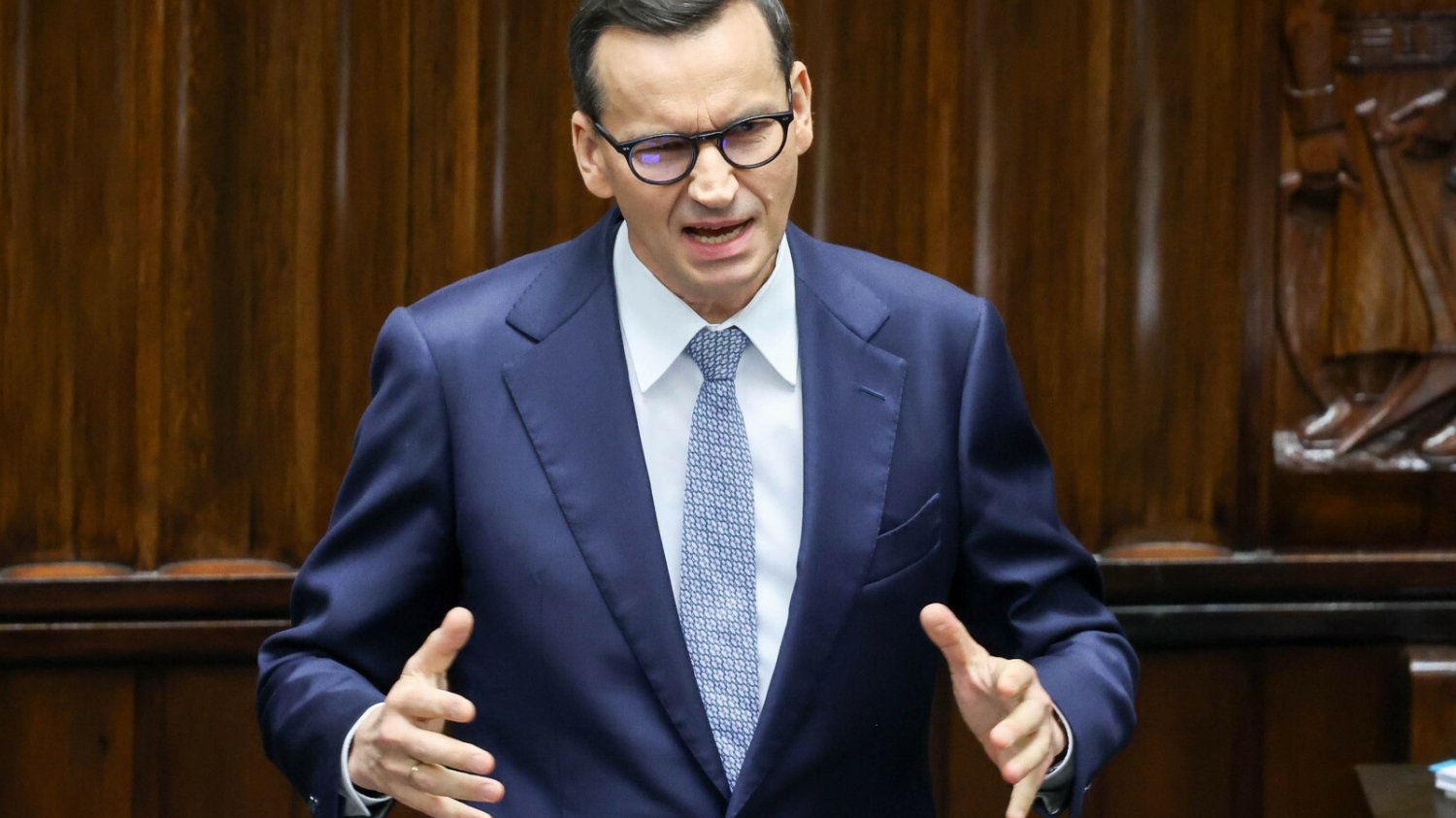 Trwa przepychanka słowna między Morawieckim a Hołownią. Mają się spotkać.