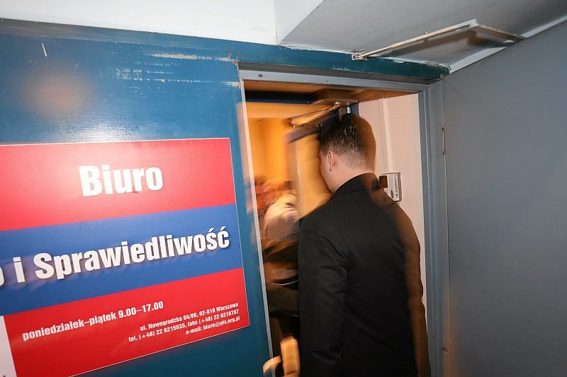 W sprawie farmy trolli działającej na rzecz TVP i działaczy prawicy przewijać ma się postać Bartłomieja Misiewicza.