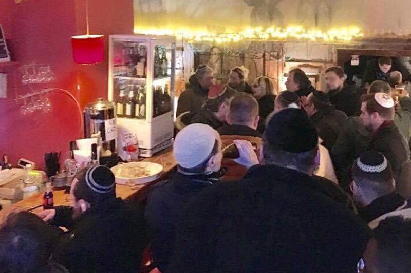 W czwartek wieczorem w Cafe Fosal miała miejsce pojednawcza impreza w jarmułkach.