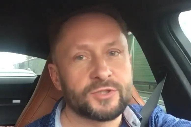 Kamil Durczok musi liczyć się z utratą pozwolenia na broń i koniecznością pozbycia zgromadzonej kolekcji.