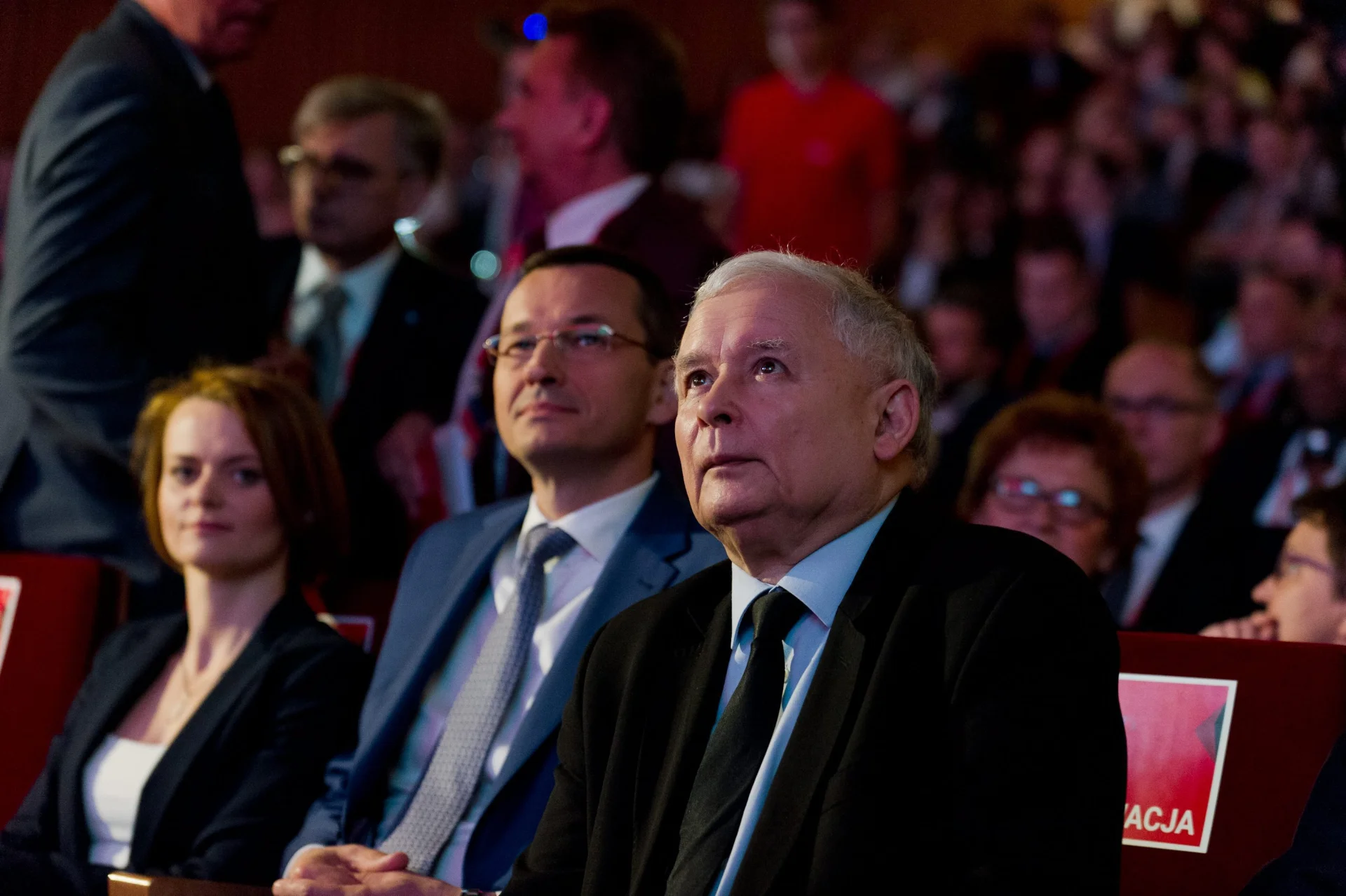 Mateusz Morawiecki zapowiadał likwidację nagród dla polityków.